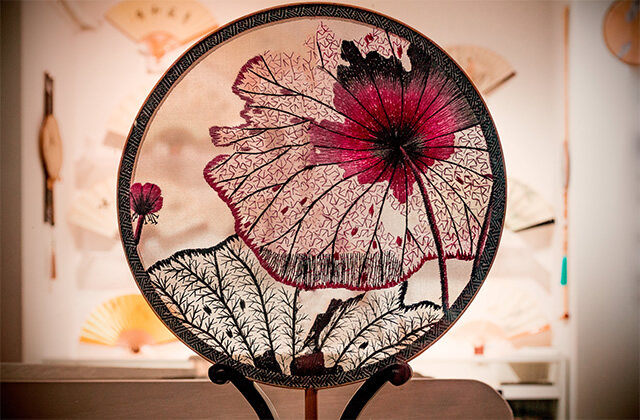 �������Y