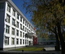 �������Y